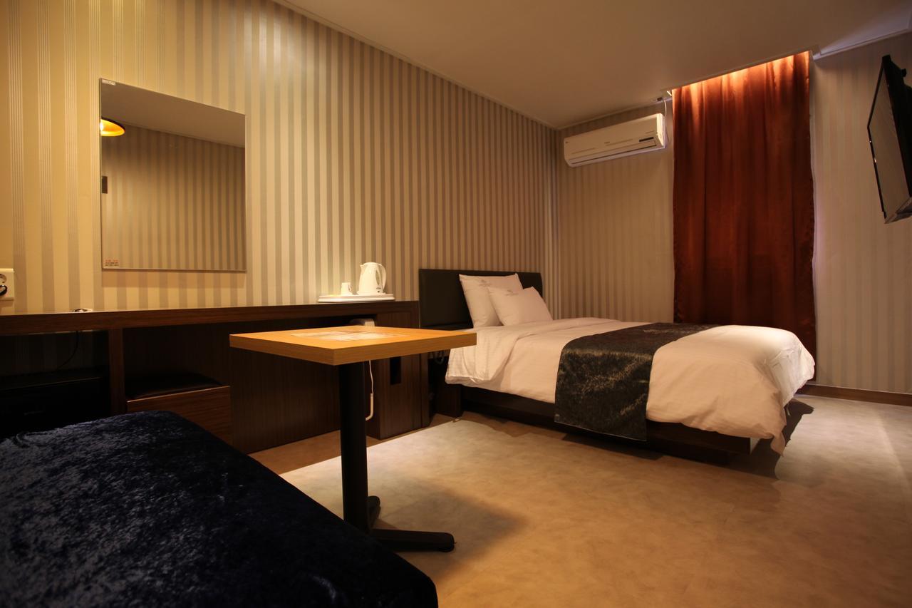 Lineplus Hotel Gimpo Bagian luar foto